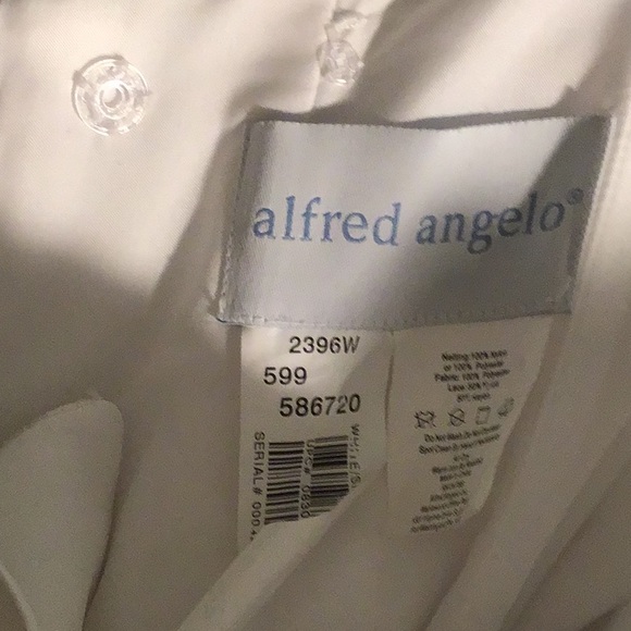 Women’s Lace Wedding Dress NWT, with veil - Picture 9 of 16